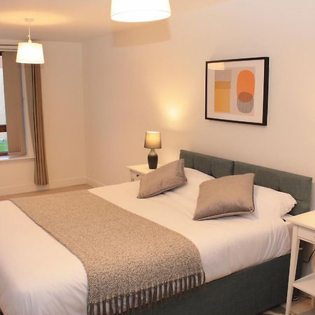 2 Bed 2 Bath Apartment & Parking - Lgw 10Min Drive Crawley (West Sussex) Exterior foto