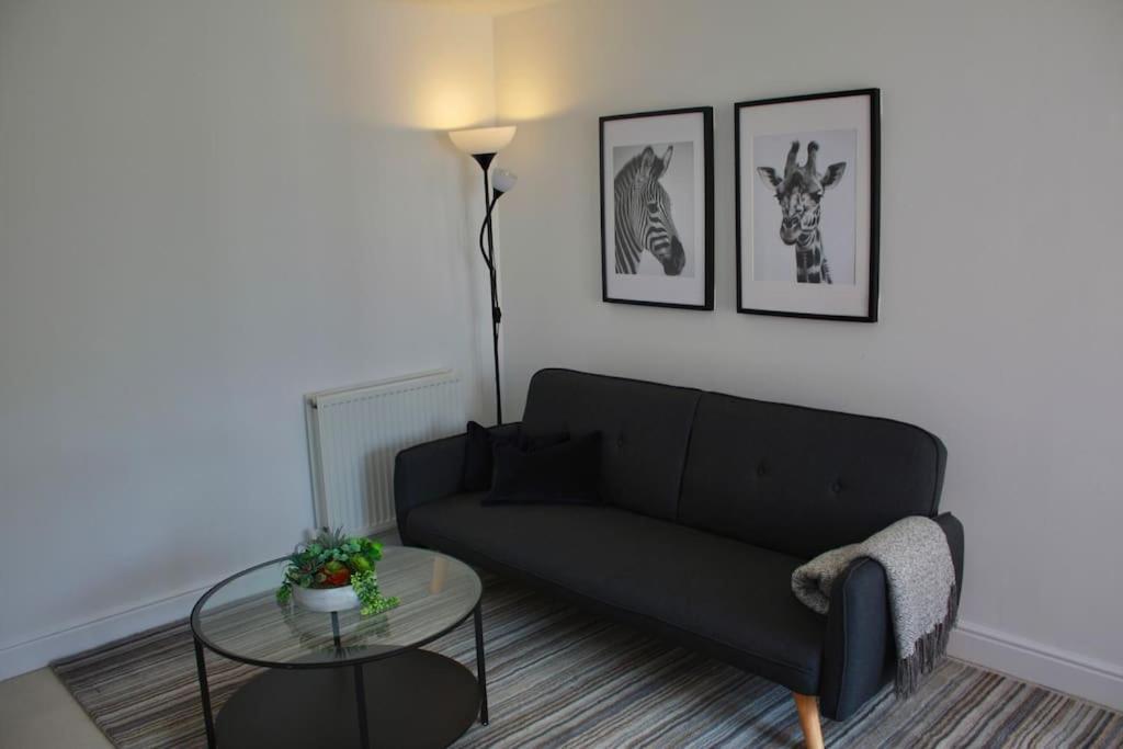 2 Bed 2 Bath Apartment & Parking - Lgw 10Min Drive Crawley (West Sussex) Exterior foto