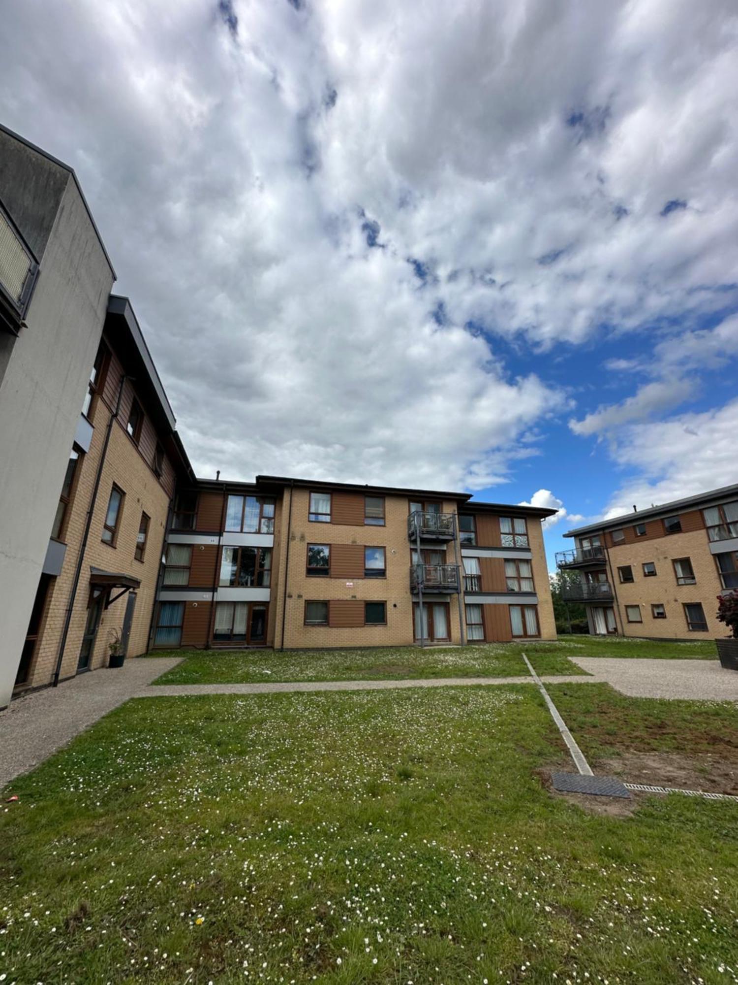 2 Bed 2 Bath Apartment & Parking - Lgw 10Min Drive Crawley (West Sussex) Exterior foto