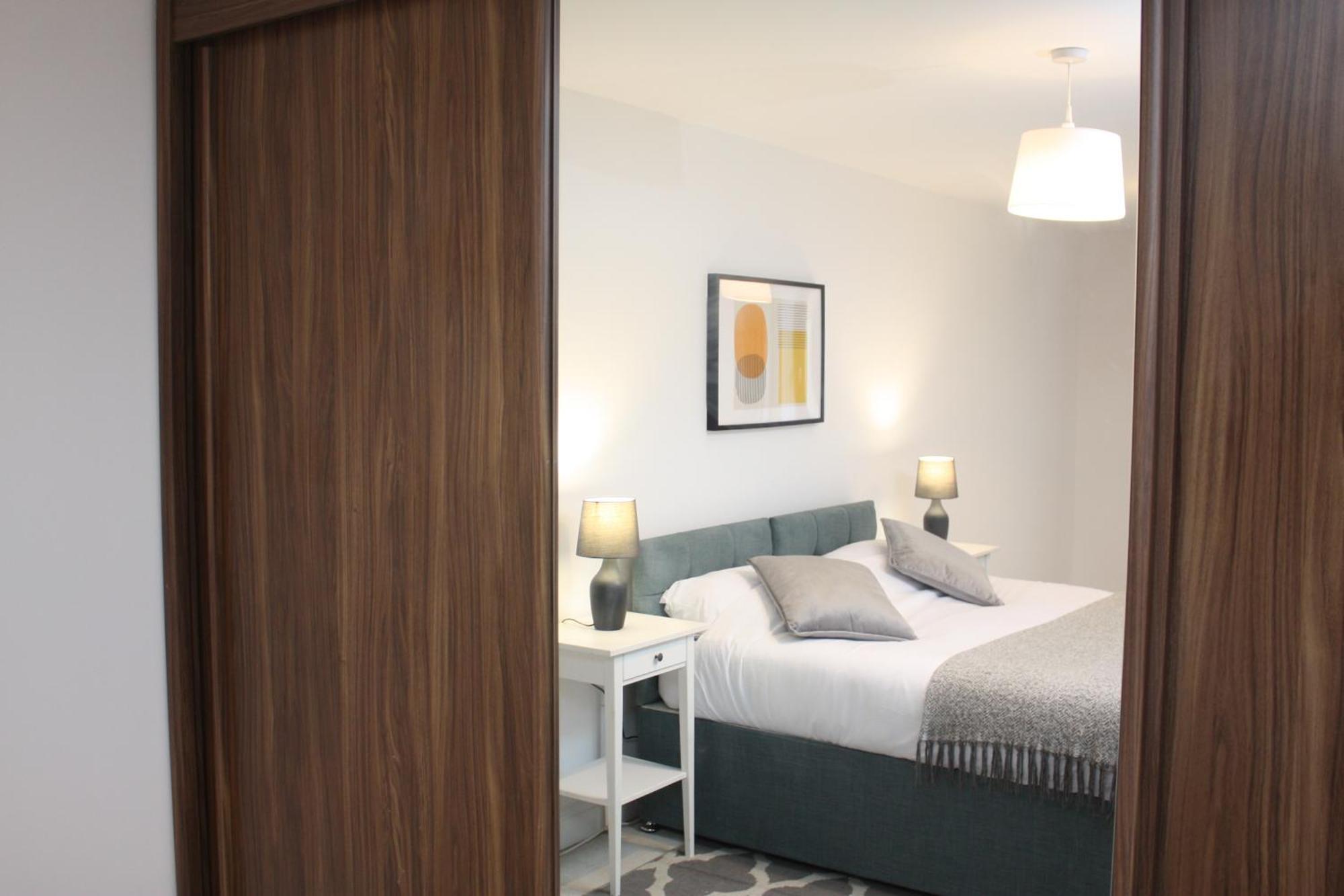 2 Bed 2 Bath Apartment & Parking - Lgw 10Min Drive Crawley (West Sussex) Exterior foto